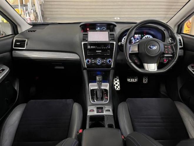 レヴォーグ２．０　ＧＴ－Ｓアイサイト　本州仕入　禁煙車　ＳＴｉエアロ　衝突軽減システム　レーダークルーズ　純正ブラックハーフレザーシート　シュタイナー１９インチＡＷ　純正１８ＡＷ＋スタッドレスタイヤ　ストラーダナビ　Ｂｌｕｅｔｏｏｔｈ 4WD 2000 5Dr