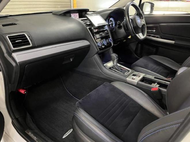 レヴォーグ２．０　ＧＴ－Ｓアイサイト　本州仕入　禁煙車　ＳＴｉエアロ　衝突軽減システム　レーダークルーズ　純正ブラックハーフレザーシート　シュタイナー１９インチＡＷ　純正１８ＡＷ＋スタッドレスタイヤ　ストラーダナビ　Ｂｌｕｅｔｏｏｔｈ 4WD 2000 5Dr