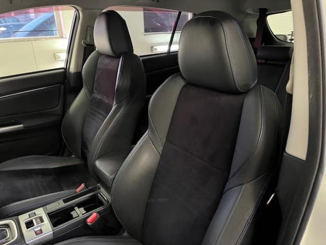 レヴォーグ２．０　ＧＴ－Ｓアイサイト　本州仕入　禁煙車　ＳＴｉエアロ　衝突軽減システム　レーダークルーズ　純正ブラックハーフレザーシート　シュタイナー１９インチＡＷ　純正１８ＡＷ＋スタッドレスタイヤ　ストラーダナビ　Ｂｌｕｅｔｏｏｔｈ 4WD 2000 5Dr