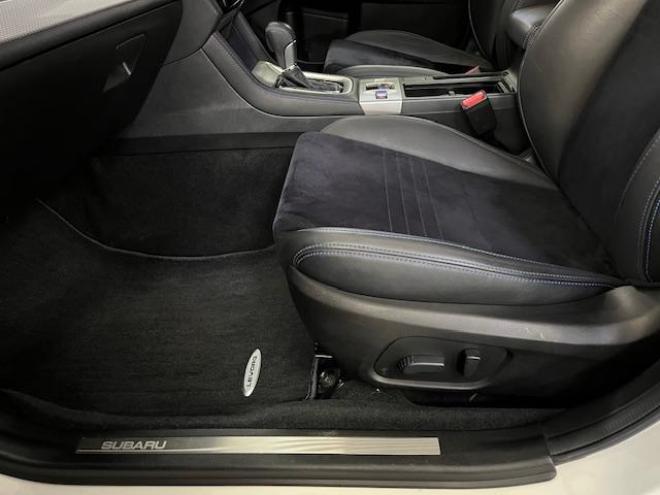 レヴォーグ２．０　ＧＴ－Ｓアイサイト　本州仕入　禁煙車　ＳＴｉエアロ　衝突軽減システム　レーダークルーズ　純正ブラックハーフレザーシート　シュタイナー１９インチＡＷ　純正１８ＡＷ＋スタッドレスタイヤ　ストラーダナビ　Ｂｌｕｅｔｏｏｔｈ 4WD 2000 5Dr