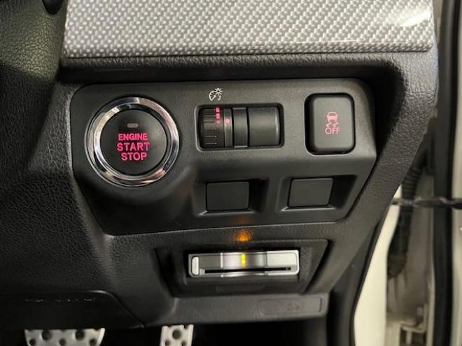 レヴォーグ２．０　ＧＴ－Ｓアイサイト　本州仕入　禁煙車　ＳＴｉエアロ　衝突軽減システム　レーダークルーズ　純正ブラックハーフレザーシート　シュタイナー１９インチＡＷ　純正１８ＡＷ＋スタッドレスタイヤ　ストラーダナビ　Ｂｌｕｅｔｏｏｔｈ 4WD 2000 5Dr