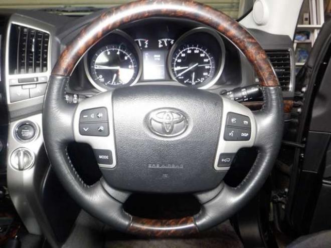 ランドクルーザー200 4.6 ZX 4WD　本州仕入・ナビ・TV・B/T・サンルーフ・革　Bカメラ・ガナドールマフラー・ヒッチメンバー・シートヒーター・エアコン・電動シート・電動リアゲート 4600