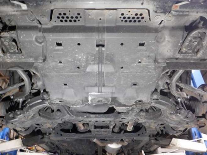 ランドクルーザー200 4.6 ZX 4WD　本州仕入・ナビ・TV・B/T・サンルーフ・革　Bカメラ・ガナドールマフラー・ヒッチメンバー・シートヒーター・エアコン・電動シート・電動リアゲート 4600