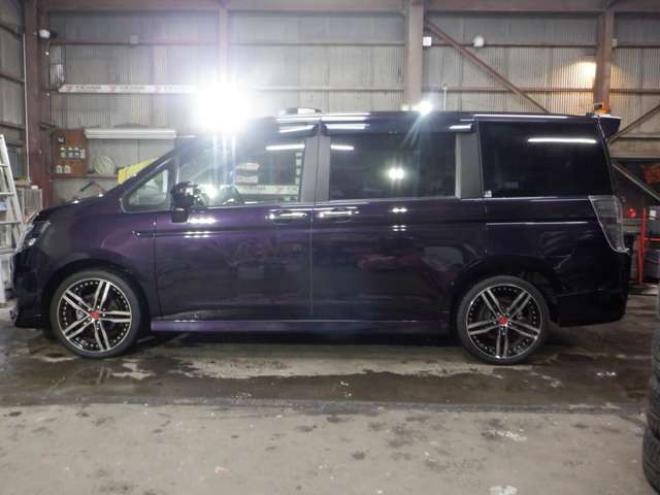 ステップワゴン2.0 スパーダ Z クールスピリット 4WD　本州仕入・後期型・ナビ・TV・Bカメラ・両側電動・スマートキー・クルコン・ETC・ワイパーデアイサー・HID・リアヒーター・フォグランプ・アイドリングストップ・フルフラットシート・パドルシフト 2000