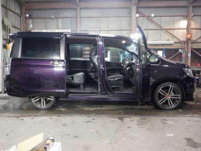 ステップワゴン2.0 スパーダ Z クールスピリット 4WD　本州仕入・後期型・ナビ・TV・Bカメラ・両側電動・スマートキー・クルコン・ETC・ワイパーデアイサー・HID・リアヒーター・フォグランプ・アイドリングストップ・フルフラットシート・パドルシフト 2000