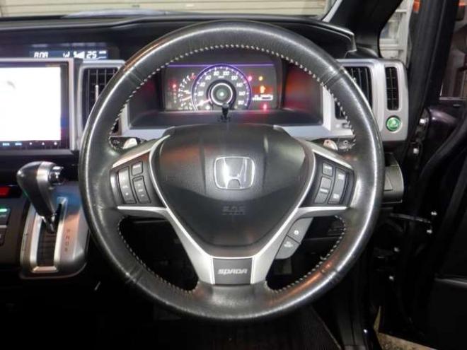 ステップワゴン2.0 スパーダ Z クールスピリット 4WD　本州仕入・後期型・ナビ・TV・Bカメラ・両側電動・スマートキー・クルコン・ETC・ワイパーデアイサー・HID・リアヒーター・フォグランプ・アイドリングストップ・フルフラットシート・パドルシフト 2000