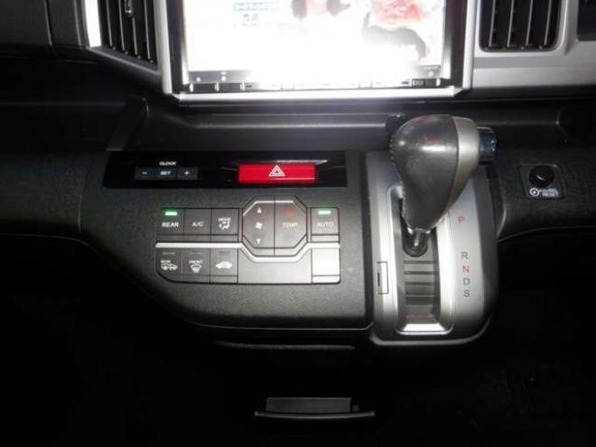 ステップワゴン2.0 スパーダ Z クールスピリット 4WD　本州仕入・後期型・ナビ・TV・Bカメラ・両側電動・スマートキー・クルコン・ETC・ワイパーデアイサー・HID・リアヒーター・フォグランプ・アイドリングストップ・フルフラットシート・パドルシフト 2000