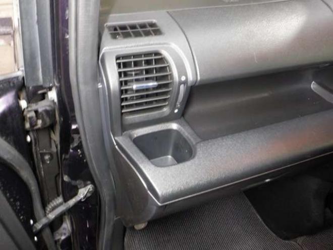 ステップワゴン2.0 スパーダ Z クールスピリット 4WD　本州仕入・後期型・ナビ・TV・Bカメラ・両側電動・スマートキー・クルコン・ETC・ワイパーデアイサー・HID・リアヒーター・フォグランプ・アイドリングストップ・フルフラットシート・パドルシフト 2000