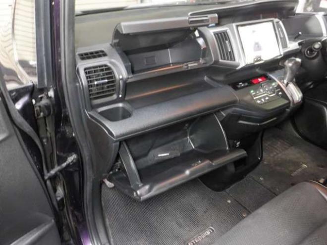 ステップワゴン2.0 スパーダ Z クールスピリット 4WD　本州仕入・後期型・ナビ・TV・Bカメラ・両側電動・スマートキー・クルコン・ETC・ワイパーデアイサー・HID・リアヒーター・フォグランプ・アイドリングストップ・フルフラットシート・パドルシフト 2000