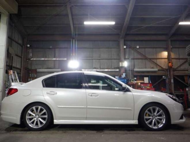 レガシィB4 2.5 i アイサイト Sパッケージ 4WD　後期型・ナビ・TV・Bカメラ・電動シート・スマートキー・プッシュスタート・アイドリングストップ・ETC・HID・パドルシフト・クルコン・フォグランプ・レーンキープ・革調シートカバー・社外エンスタ 2500