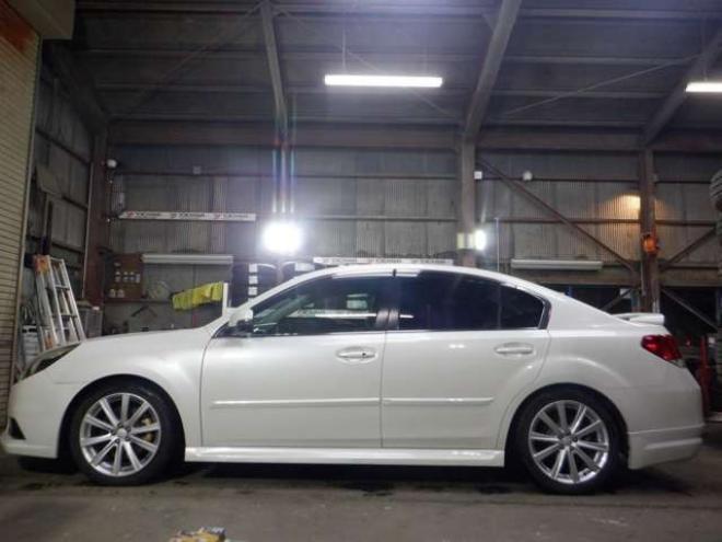 レガシィB4 2.5 i アイサイト Sパッケージ 4WD　後期型・ナビ・TV・Bカメラ・電動シート・スマートキー・プッシュスタート・アイドリングストップ・ETC・HID・パドルシフト・クルコン・フォグランプ・レーンキープ・革調シートカバー・社外エンスタ 2500