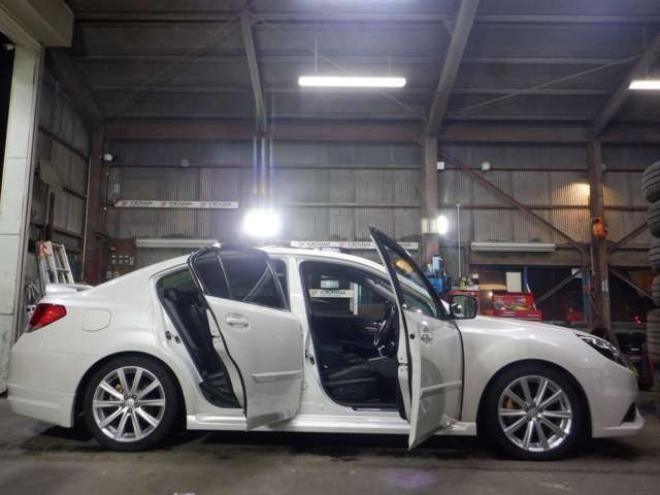 レガシィB4 2.5 i アイサイト Sパッケージ 4WD　後期型・ナビ・TV・Bカメラ・電動シート・スマートキー・プッシュスタート・アイドリングストップ・ETC・HID・パドルシフト・クルコン・フォグランプ・レーンキープ・革調シートカバー・社外エンスタ 2500