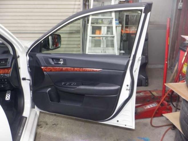 レガシィB4 2.5 i アイサイト Sパッケージ 4WD　後期型・ナビ・TV・Bカメラ・電動シート・スマートキー・プッシュスタート・アイドリングストップ・ETC・HID・パドルシフト・クルコン・フォグランプ・レーンキープ・革調シートカバー・社外エンスタ 2500