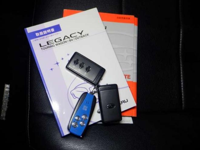 レガシィB4 2.5 i アイサイト Sパッケージ 4WD　後期型・ナビ・TV・Bカメラ・電動シート・スマートキー・プッシュスタート・アイドリングストップ・ETC・HID・パドルシフト・クルコン・フォグランプ・レーンキープ・革調シートカバー・社外エンスタ 2500