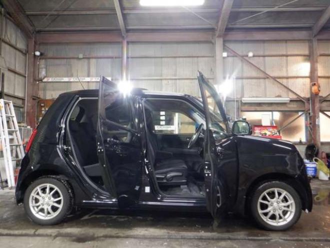 N-ONEG SSパッケージ 4WD　本州仕入れ　4WD　SDナビ　フルセグTV　バックカメラ　USB接続　前席シートヒーター　ステアリングスイッチ　HID　スマートキー　プッシュスタート　ドアバイザー 660