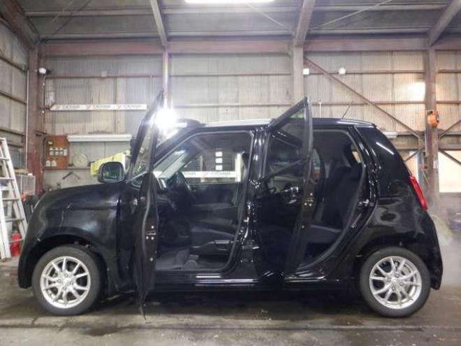 N-ONEG SSパッケージ 4WD　本州仕入れ　4WD　SDナビ　フルセグTV　バックカメラ　USB接続　前席シートヒーター　ステアリングスイッチ　HID　スマートキー　プッシュスタート　ドアバイザー 660