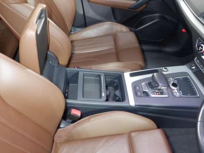 アウディQ5 2.0 TFSI クワトロ スポーツ ラグジュアリーパッケージ 4WD　茶革・ナビ・TV・B/T・F/S/Bカメラ・マトリクスLED・ヴァーチャルコックピット・電動リアゲート・シートヒーター・ACC・パワーシート・ETC・エアサス 正規輸入車 2000