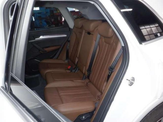 アウディQ5 2.0 TFSI クワトロ スポーツ ラグジュアリーパッケージ 4WD　茶革・ナビ・TV・B/T・F/S/Bカメラ・マトリクスLED・ヴァーチャルコックピット・電動リアゲート・シートヒーター・ACC・パワーシート・ETC・エアサス 正規輸入車 2000