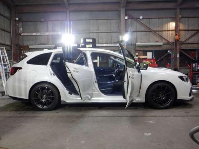 レヴォーグ1.6 GT-S アイサイト 4WD　本州仕入・ナビ・TV・B/T・Bカメラ・前席電動シート・LEDヘッドライト・LEDアクセサリーライナー・パドルシフト・クルコン・アイドリングストップ・衝突軽減・スマートキー・プッシュスタート・ 1600