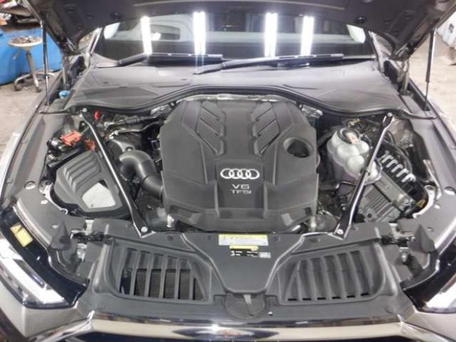 アウディA8 55 TFSI クワトロ 4WD　本州仕入・ナビ・TV・B/T・サンルーフ・黒革・360°カメラ・LEDヘッドライト・後席リモート・BANG&OLUSENサウンド・電動トランク・全席電動シート・全席パワークロージングドア・ヘッドアップディスプレイ 3000