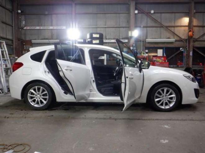 インプレッサスポーツ 2.0 i アイサイト 4WD　本州仕入　4WD　ナビ　フルセグTV  クルコン　バックカメラ　ETC　アイドリングストップ　衝突軽減ブレーキ　HID　フォグランプ　スマートキー　プッシュスタート 2000