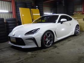 86　GR86　2.4 RZ　ナビ・TV・B/T・Bカメラ・HKS車高調・SARDマフラー・LEDヘッドライト・ハーフレザー・シートヒーター・衝突軽減・ブラインドスポット・クルコン・レーンキープ・オートマチックハイビーム・クリアランスソナー 2WD 2400