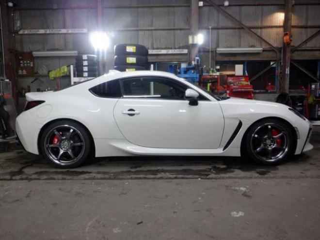 86GR86　2.4 RZ　ナビ・TV・B/T・Bカメラ・HKS車高調・SARDマフラー・LEDヘッドライト・ハーフレザー・シートヒーター・衝突軽減・ブラインドスポット・クルコン・レーンキープ・オートマチックハイビーム・クリアランスソナー 2WD 2400