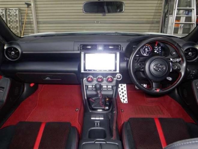 86GR86　2.4 RZ　ナビ・TV・B/T・Bカメラ・HKS車高調・SARDマフラー・LEDヘッドライト・ハーフレザー・シートヒーター・衝突軽減・ブラインドスポット・クルコン・レーンキープ・オートマチックハイビーム・クリアランスソナー 2WD 2400