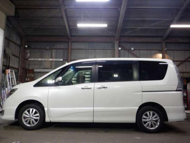 セレナ2.0 ハイウェイスター 4WD　本州仕入・後期型・ナビ・TV・B/T・Bカメラ・両側電動・インテリキー・プッシュスタート・アイドリングストップ・LEDヘッドライト・クルコン・ETC・ 2000