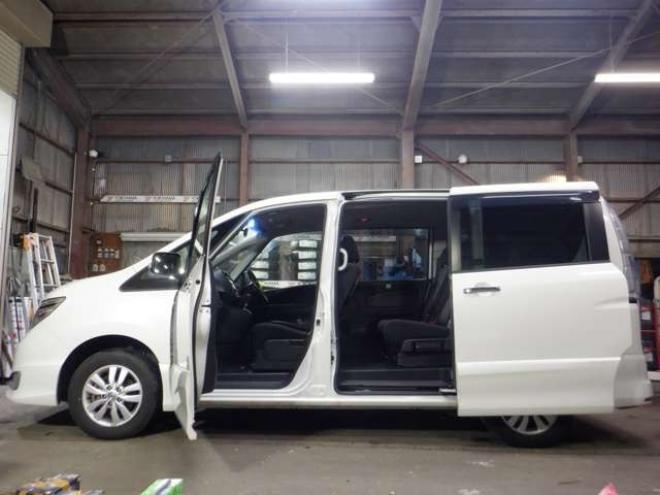 セレナ2.0 ハイウェイスター 4WD　本州仕入・後期型・ナビ・TV・B/T・Bカメラ・両側電動・インテリキー・プッシュスタート・アイドリングストップ・LEDヘッドライト・クルコン・ETC・ 2000