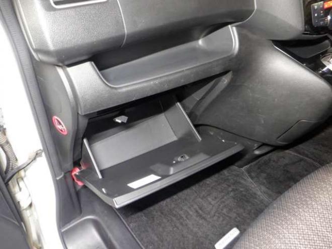 セレナ2.0 ハイウェイスター 4WD　本州仕入・後期型・ナビ・TV・B/T・Bカメラ・両側電動・インテリキー・プッシュスタート・アイドリングストップ・LEDヘッドライト・クルコン・ETC・ 2000