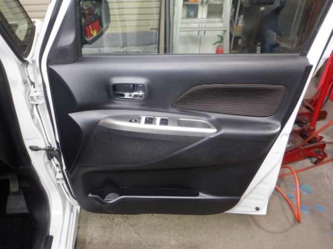 eKスペースカスタム T 4WD　ナビ・TV・Bカメラ・B/T・両側電動・ターボ・スマートキー・プッシュスタート・純正エンスタ・HID・ベンチシート・フォグランプ・リア席サンシェード・シートヒーター・寒冷地仕様 660