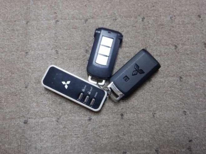 eKスペースカスタム T 4WD　ナビ・TV・Bカメラ・B/T・両側電動・ターボ・スマートキー・プッシュスタート・純正エンスタ・HID・ベンチシート・フォグランプ・リア席サンシェード・シートヒーター・寒冷地仕様 660