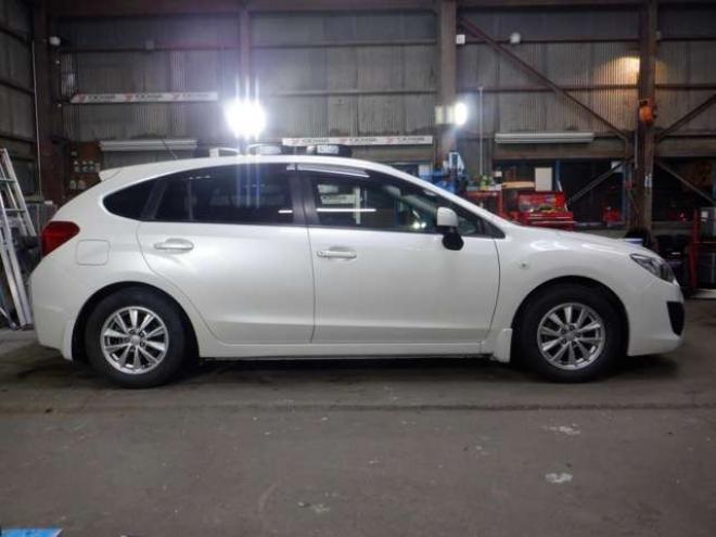 インプレッサスポーツ 1.6 i-L 4WD　ナビ・TV・B/T・Bカメラ・アイドリングストップ・スマートキー・プッシュスタート・HID・ヘッドライトウォッシャー・ETC・フォグランプ・オートエアコン・ドアバイザー・DVD再生 1600