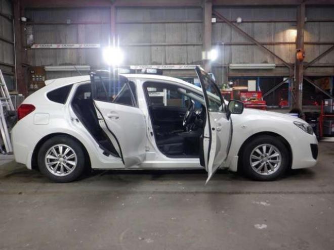 インプレッサスポーツ 1.6 i-L 4WD　ナビ・TV・B/T・Bカメラ・アイドリングストップ・スマートキー・プッシュスタート・HID・ヘッドライトウォッシャー・ETC・フォグランプ・オートエアコン・ドアバイザー・DVD再生 1600