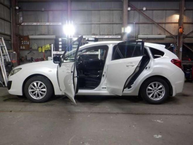 インプレッサスポーツ 1.6 i-L 4WD　ナビ・TV・B/T・Bカメラ・アイドリングストップ・スマートキー・プッシュスタート・HID・ヘッドライトウォッシャー・ETC・フォグランプ・オートエアコン・ドアバイザー・DVD再生 1600