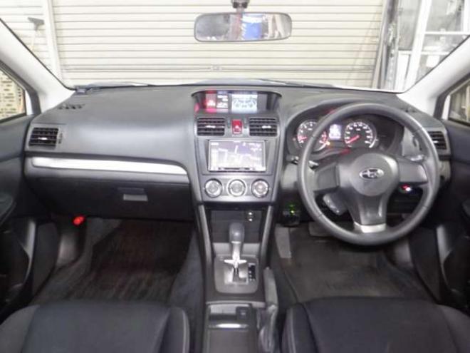 インプレッサスポーツ 1.6 i-L 4WD　ナビ・TV・B/T・Bカメラ・アイドリングストップ・スマートキー・プッシュスタート・HID・ヘッドライトウォッシャー・ETC・フォグランプ・オートエアコン・ドアバイザー・DVD再生 1600