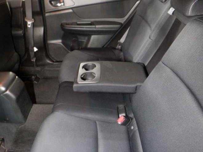 インプレッサスポーツ 1.6 i-L 4WD　ナビ・TV・B/T・Bカメラ・アイドリングストップ・スマートキー・プッシュスタート・HID・ヘッドライトウォッシャー・ETC・フォグランプ・オートエアコン・ドアバイザー・DVD再生 1600