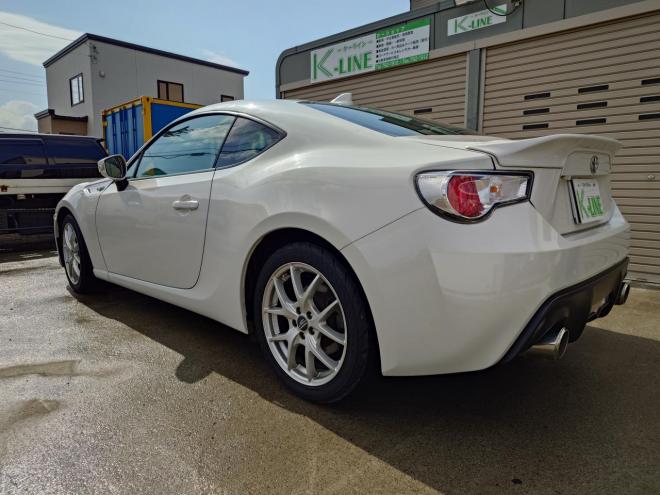 86GT　ワンオーナー　社外ケンウッドナビ・TV・バックカメラ・Bluetooth　ETC　 オートライト機能　パドルシフト　マニュアルモード付きAT　プッシュスタート　スマートキー　VSC　カタログ燃費JC08モード11.8㎞/L　社外17インチホイール＆夏タイヤ　純正17インチホイール＆冬タイヤ　 2000　2Dr