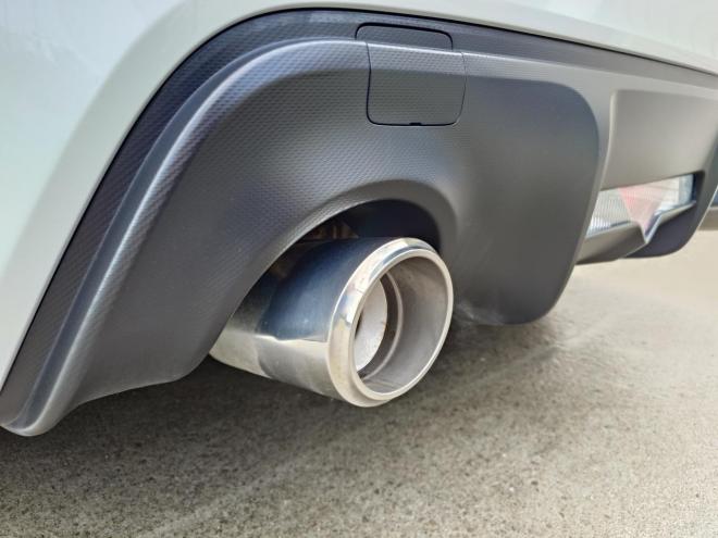 86GT　ワンオーナー　社外ケンウッドナビ・TV・バックカメラ・Bluetooth　ETC　 オートライト機能　パドルシフト　マニュアルモード付きAT　プッシュスタート　スマートキー　VSC　カタログ燃費JC08モード11.8㎞/L　社外17インチホイール＆夏タイヤ　純正17インチホイール＆冬タイヤ　 2000　2Dr