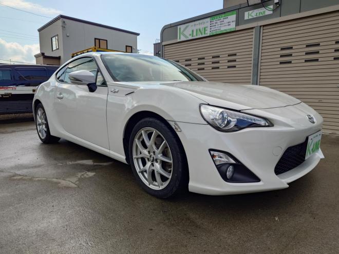 86GT　ワンオーナー　社外ケンウッドナビ・TV・バックカメラ・Bluetooth　ETC　 オートライト機能　パドルシフト　マニュアルモード付きAT　プッシュスタート　スマートキー　VSC　カタログ燃費JC08モード11.8㎞/L　社外17インチホイール＆夏タイヤ　純正17インチホイール＆冬タイヤ　 2000　2Dr