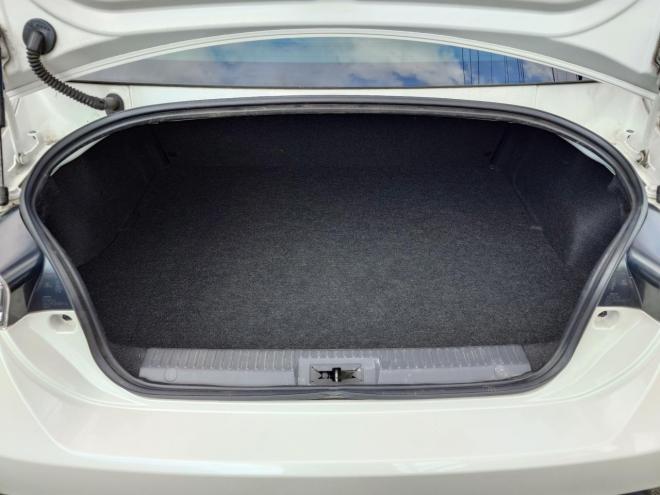 86GT　ワンオーナー　社外ケンウッドナビ・TV・バックカメラ・Bluetooth　ETC　 オートライト機能　パドルシフト　マニュアルモード付きAT　プッシュスタート　スマートキー　VSC　カタログ燃費JC08モード11.8㎞/L　社外17インチホイール＆夏タイヤ　純正17インチホイール＆冬タイヤ　 2000　2Dr