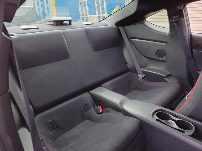 86GT　ワンオーナー　社外ケンウッドナビ・TV・バックカメラ・Bluetooth　ETC　 オートライト機能　パドルシフト　マニュアルモード付きAT　プッシュスタート　スマートキー　VSC　カタログ燃費JC08モード11.8㎞/L　社外17インチホイール＆夏タイヤ　純正17インチホイール＆冬タイヤ　 2000　2Dr