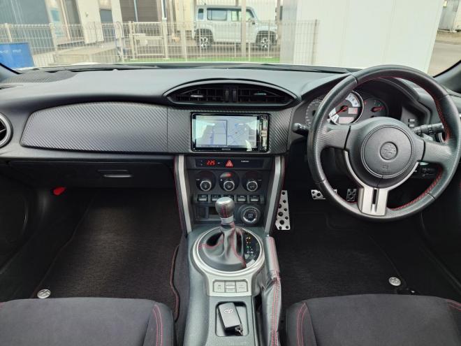 86GT　ワンオーナー　社外ケンウッドナビ・TV・バックカメラ・Bluetooth　ETC　 オートライト機能　パドルシフト　マニュアルモード付きAT　プッシュスタート　スマートキー　VSC　カタログ燃費JC08モード11.8㎞/L　社外17インチホイール＆夏タイヤ　純正17インチホイール＆冬タイヤ　 2000　2Dr