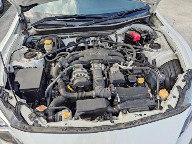 86GT　ワンオーナー　社外ケンウッドナビ・TV・バックカメラ・Bluetooth　ETC　 オートライト機能　パドルシフト　マニュアルモード付きAT　プッシュスタート　スマートキー　VSC　カタログ燃費JC08モード11.8㎞/L　社外17インチホイール＆夏タイヤ　純正17インチホイール＆冬タイヤ　 2000　2Dr