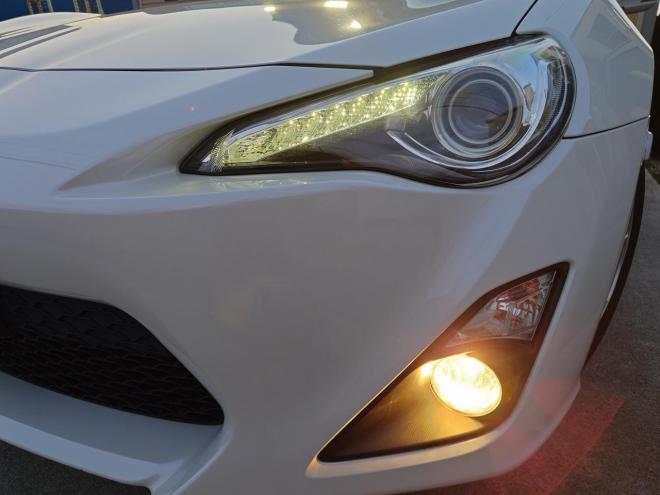 86GT　ワンオーナー　社外ケンウッドナビ・TV・バックカメラ・Bluetooth　ETC　 オートライト機能　パドルシフト　マニュアルモード付きAT　プッシュスタート　スマートキー　VSC　カタログ燃費JC08モード11.8㎞/L　社外17インチホイール＆夏タイヤ　純正17インチホイール＆冬タイヤ　 2000　2Dr