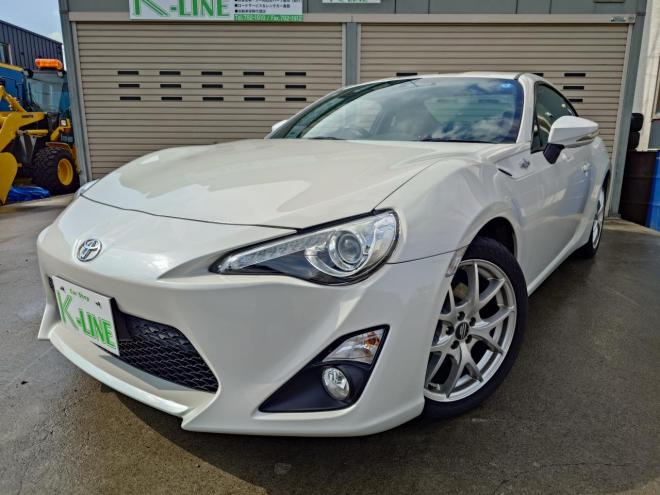 86GT　ワンオーナー　社外ケンウッドナビ・TV・バックカメラ・Bluetooth　ETC　 オートライト機能　パドルシフト　マニュアルモード付きAT　プッシュスタート　スマートキー　VSC　カタログ燃費JC08モード11.8㎞/L　社外17インチホイール＆夏タイヤ　純正17インチホイール＆冬タイヤ　 2000　2Dr