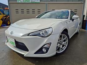 86　GT　ワンオーナー　社外ケンウッドナビ・TV・バックカメラ・Bluetooth　ETC　 オートライト機能　パドルシフト　マニュアルモード付きAT　プッシュスタート　スマートキー　VSC　カタログ燃費JC08モード11.8㎞/L　社外17インチホイール＆夏タイヤ　純正17インチホイール＆冬タイヤ　 2000　2Dr