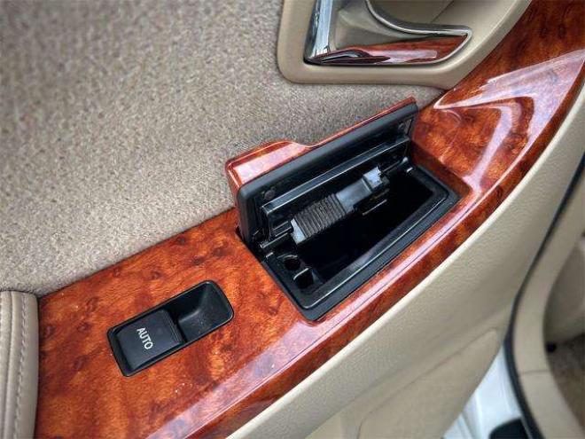 クラウンロイヤル 3.0 ロイヤルサルーン i-Four 4WD　ドライブレコーダー　オートクルーズコントロール　バックカメラ　ナビ　エアロ　HID　スマートキー　電動格納ミラー　盗難防止システム　衝突安全ボディ 3000