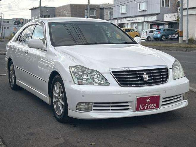 クラウンロイヤル 3.0 ロイヤルサルーン i-Four 4WD　ドライブレコーダー　オートクルーズコントロール　バックカメラ　ナビ　エアロ　HID　スマートキー　電動格納ミラー　盗難防止システム　衝突安全ボディ 3000